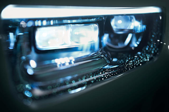 Headlight Image - 3999